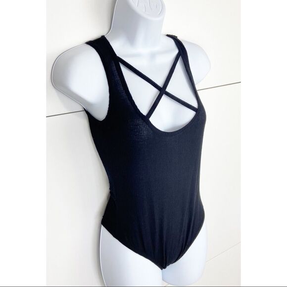 Boohoo Black Crisscross Ribbed Bodysuit | Size 6 | Like New - Picture 6 of 10